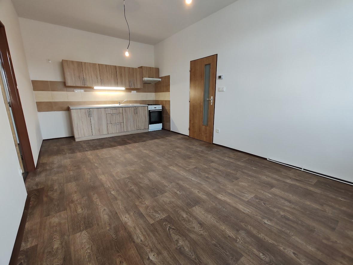 638980203811952922_pokoj + kuchyňská linka.jpg